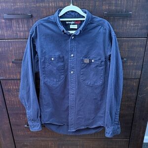 Wrangler Men's Navy Button-Down Shirt size m